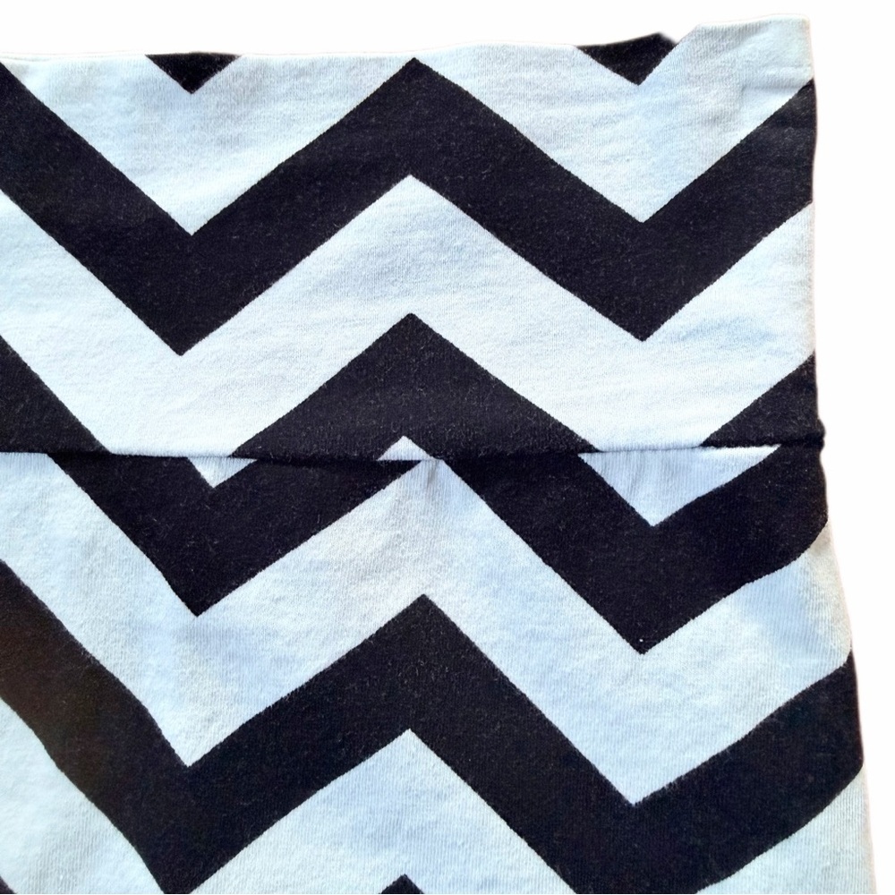 Charlotte Russe- Chevron Mini Skirt (sz xs) Like New - Picture 3 of 6